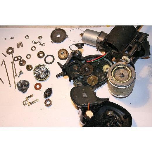 Laden Sie das Bild in Galerie -Viewer, Servis Daiwa Tanacom Bull 750